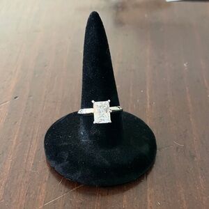 Elegant sterling Silver Ring with Clear Stone